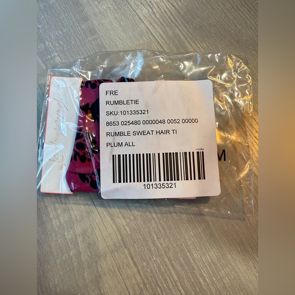 Free People Movement Rumble Hair Tie Sugar Plum Echo Pink Scrunchie NWT - Picture 2 of 7